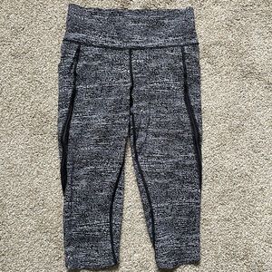 Lululemon pocket crop Leggings sz 6